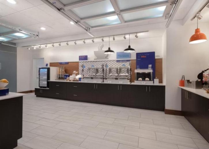 Holiday Inn Express & Suites - Detroit - Dearborn By Ihg Exterior foto